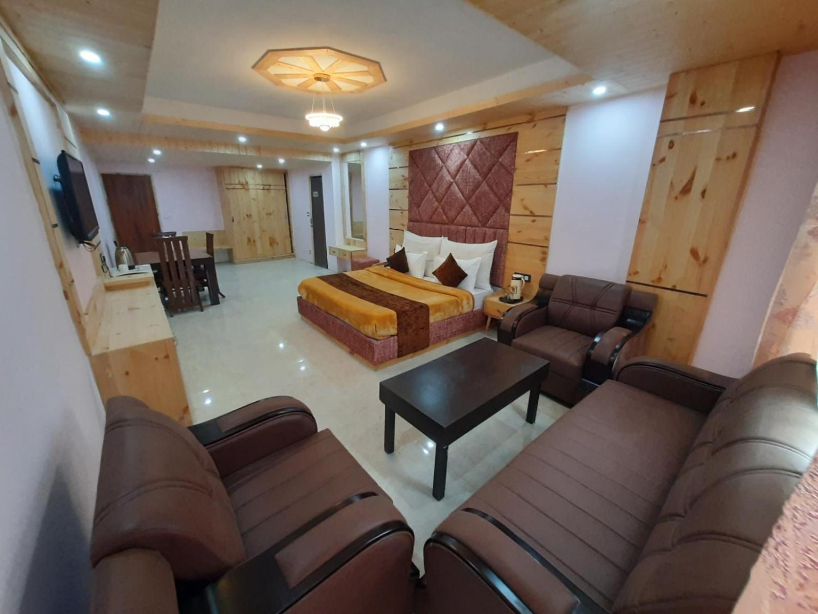 Hotel The Royal Grand, Manali Jagatsukh Exteriér fotografie